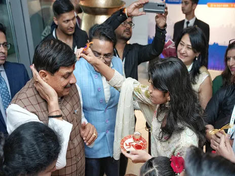 MP CM Mohan Yadav meeting members of the Indian diaspora (Photo/ X@DrMohanYadav51)
