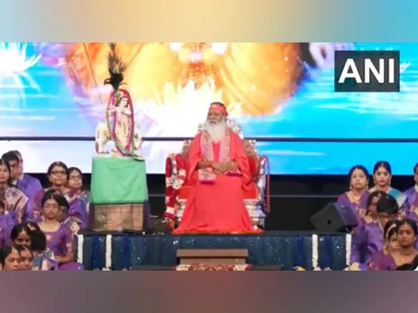 Devotees gather in Dallas as global Bhagavad Gita festival concludes under the leadership of spiritual leader Ganapathy Sachchidananda Swamiji at Allen Stadium (Photo/ANI)