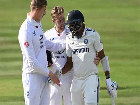 England players consoling Siraj (Photo: @ICC/X)