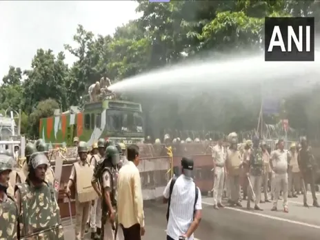Police use water cannon to disperse BJD workers protesting over Balasore student's death by self-immolation. (Photo/ANI)
