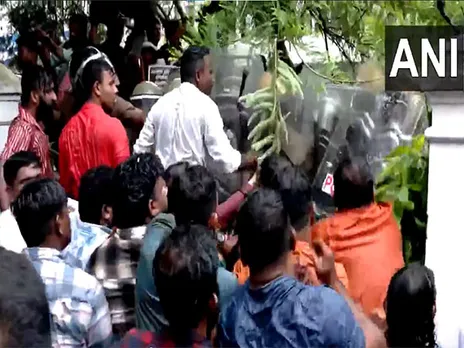 BJP workers protest against Thiruvananthapuram mayor (Photo: ANI)