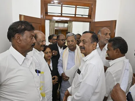 Advocates met Chief Minister Siddaramaiah at his residence (Photo/ANI)
