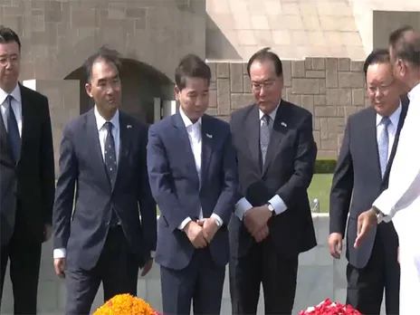 South Korean special envoys pay tribute to Mahatma Gandhi duirng their visit to Raj Ghat. (Photo/ANI)