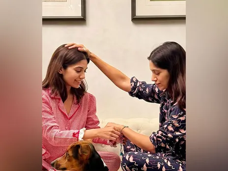 Actor Bhumi Pednekar and her sister Samiksha (Image source: Instagram)