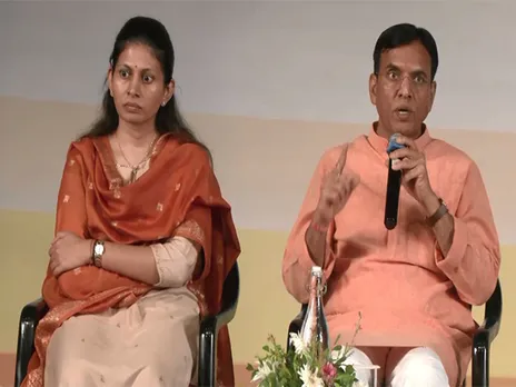 Union Ministers Raksha Khadse and Mansukh Mandaviya during Youth Spiritual Summit in Varanasi (Photo: ANI)