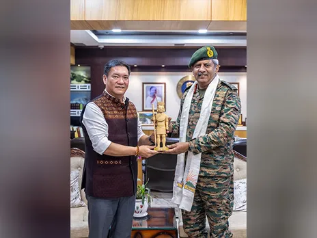 Arunachal Chief Minister Pema Khandu with Lieutenant General Raghu Srinivasan (Photo/ ANI)