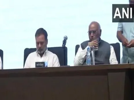 Congress national president Mallikarjun Kharge and Lok Sabha LoP Rahul Gandhi chair a meeting with J&K Congress (Photo/ANI)