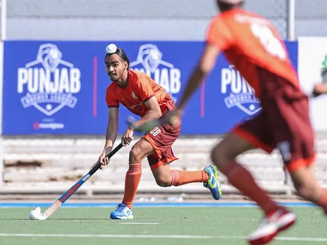 Hockey players in action (Photo: Roundglass Sports)