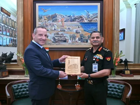 Director General, Israel Ministry of Defence Major General (Res) Amir Baram with COAS General Upendra Dwivedi (Photo/ X@adgpi)
