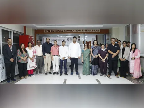 Dr. Yashraj Patil with dignitaries from Dr. D. Y. Patil Medical College, Hospital & Research Centre at the launch of the EndoPlay Skill Lab