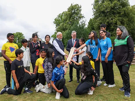 PM Modi, UK PM interact with players from Buckinghamshire Street Cricket Hubs (Photo: @narendramodi/X)