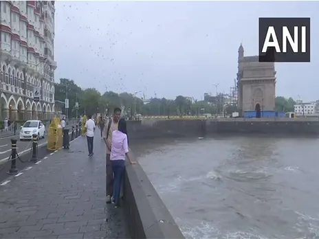 Heavy rainfall lashes parts of Mumbai (PhotoANI)