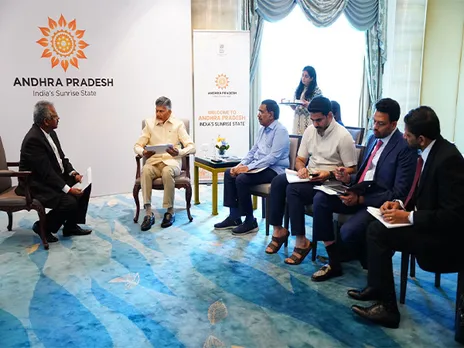 Andhra Pradesh Chief Minister Chandrababu Naidu meets Indian High Commissioner in Singapore (Photo/ANI)