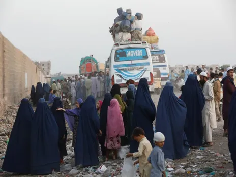 Afghan returnees walk with their belongings after being deported (Photo/Reuters)