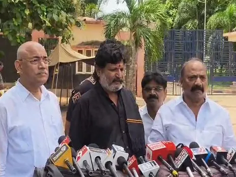 YSRCP leaders condemn arrest of MP Mithun Reddy (Photo/ANI)