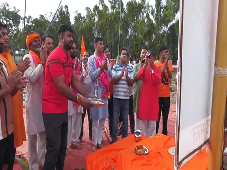 Devotees offer prayers in Poonch (Photo/ANI)