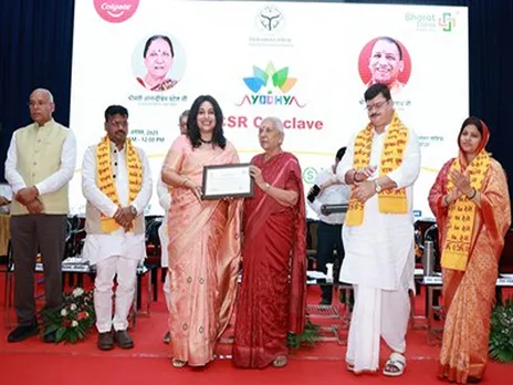 Honorable Governor of Uttar Pradesh, Smt. Anandiben Patel felicitated Colgate's Smt. Shilpashree Muniswamappa for driving Oral Health awareness