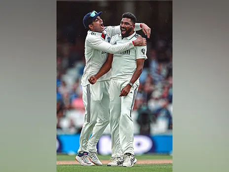 Mohammed Siraj with skipper Shubman Gill. (Photo: @virendersehwag X)