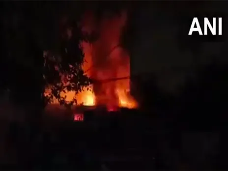 Massive blaze breaks out at Inderlok shoe market (Photo/ANI)