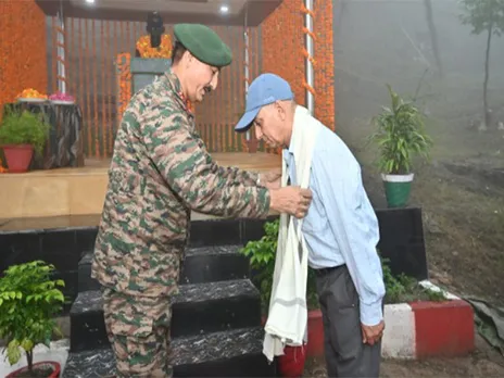 Family of late Captain Chander Narain Singh (MVC), presents gallantry medal to Garhwal Rifles (Photo/ANI)