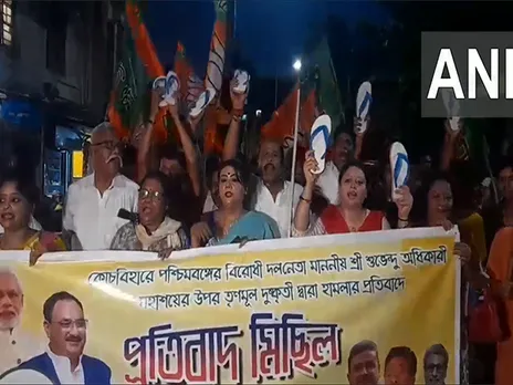 BJP workers protest with slippers in Howrah after alleged attack on Suvendu Adhikari’s convoy (Photo/ANI)