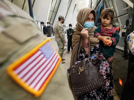 Afghan refugees board a bus to a processing center upon arrival at Dulles International Airport in Virginia, a day after US forces completed their troop withdrawal from Afghanistan, on September 1, 2021 (File Photo/Reuters)
