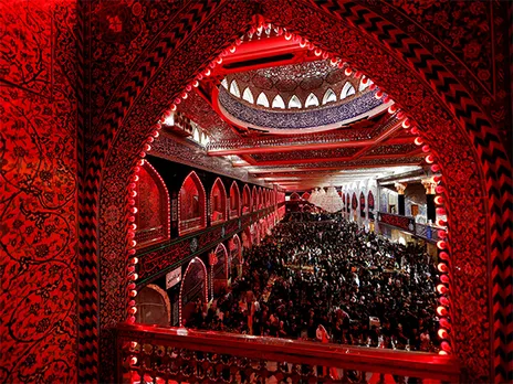 Shi'ite Muslim pilgrims during the holy Shi'ite ritual of Arbaeen, in Kerbala, Iraq (Image/Reuters)