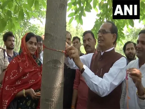 Union Minister Shivraj Singh Chouhan celebrates Raksha Bandhan (Photo/ANI)