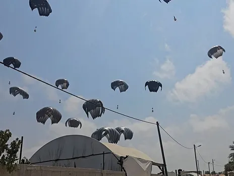 UAE carries out 67th airdrop of aid over Gaza Strip under 'Birds of Goodness' operation (Photo/WAM)