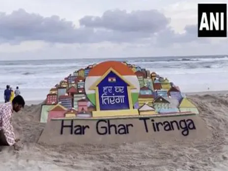 Renowned sand artist Sudarsan Pattnaik created a sand art based on the theme of 'Har Ghar Tiranga'. (Photo/ANI)