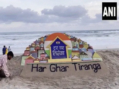 Renowned sand artist Sudarsan Pattnaik created a sand art at Puri beach (Photo/ANI)