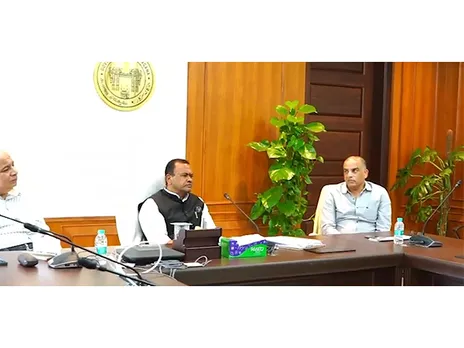 Telangana Minister Komatireddy Venkat Reddy meets film producers (Image source: ANI)