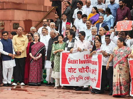 Congress MPs protest at Parliament premises (Photo/ANI)