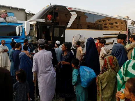 Afghan nationals gather near a bus as part of ongoing repatriation efforts amid a crackdown on undocumented residents in Quetta division, Pakistan (File Photo/Reuters)