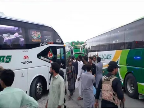 Karachi–Makran passenger coaches halted at Uthal (Photo/@TBPEnglish)