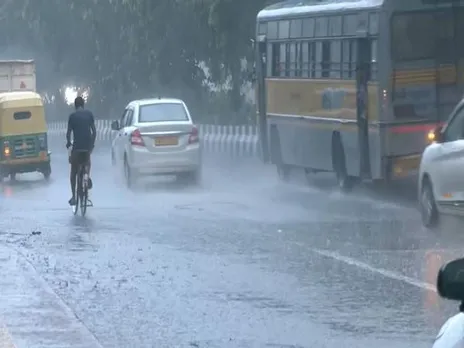 Rain lashes parts of Delhi-NCR (Photo/ANI)