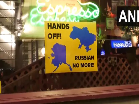 Pro-Ukraine posters in Aalaska before Trump-Putin meet (Photo/ANI)