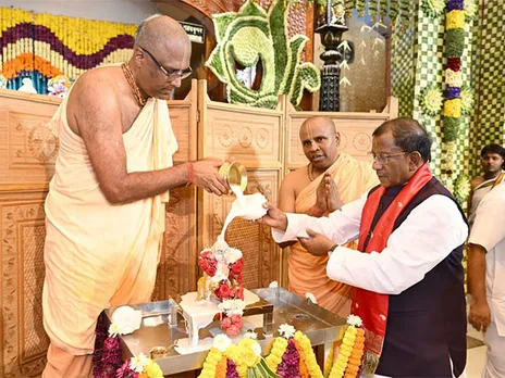 Assam Governor Lakshman Prasad Acharya visits Hare Krishna Mandir on Janmashtami (Photo/ANI)