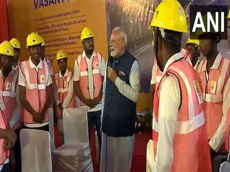 PM Modi interacts with construction workers (Photo/ANI)