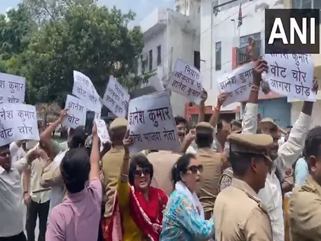 Congress workers hold protest in Agra (Photo/ANI)