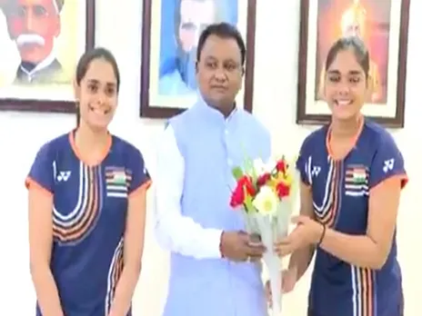 The Panda sisters with the Odisha CM (Photo:Odisha Chief Minister’s Office)