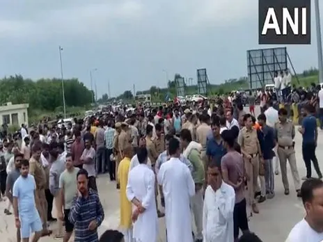 Locals protest on the road in Meerut against assault on an Indian Army soldier (Photo/ANI)