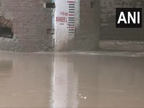 Yamuna flowing close to danger level (Photo/ANI)