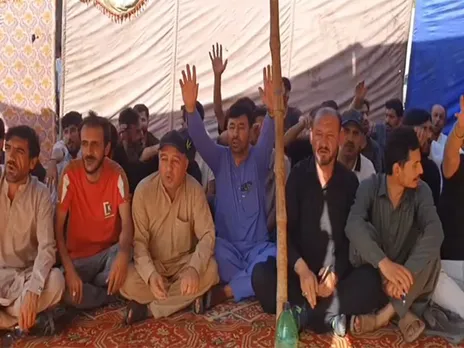 Traders sit-down in PoGB (Photo/ WTV)