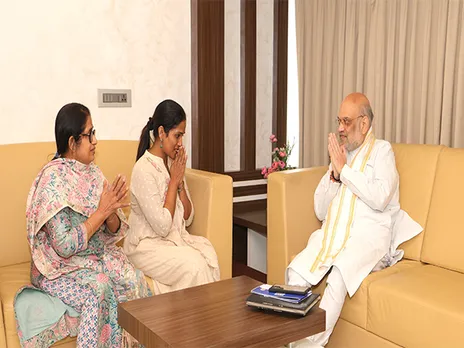 Amit Shah meets family of Pahalgam terror victim N Ramachandran in Kochi (PhotoX/@AmitShah)