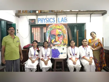 Lab in a box demonstration at Serampore Girls’ High School