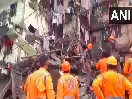 NDRF teams continue manual rescue operations (Photo/ANI)