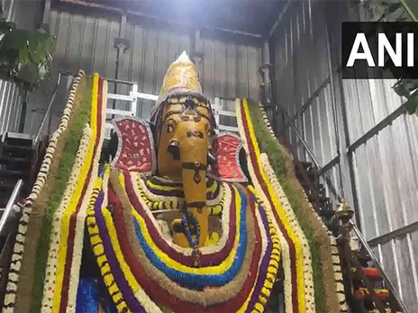 Devotees offer prayers at Sri Arulmigu Mundhi Vinayagar Temple in Coimbatore on Ganesh Chaturthi (Photo/ANI)