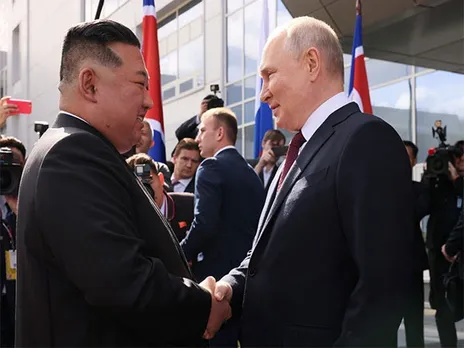 Russian President Vladimir Putin (right) with North  Korean leader Kim Jong-un (Photo/Reuters)