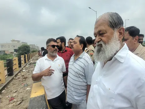 Haryana Minister Anil Vij inspects rising water levels of Tangri river (Photo/ANI)